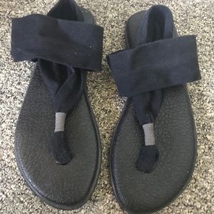 Black sanuks